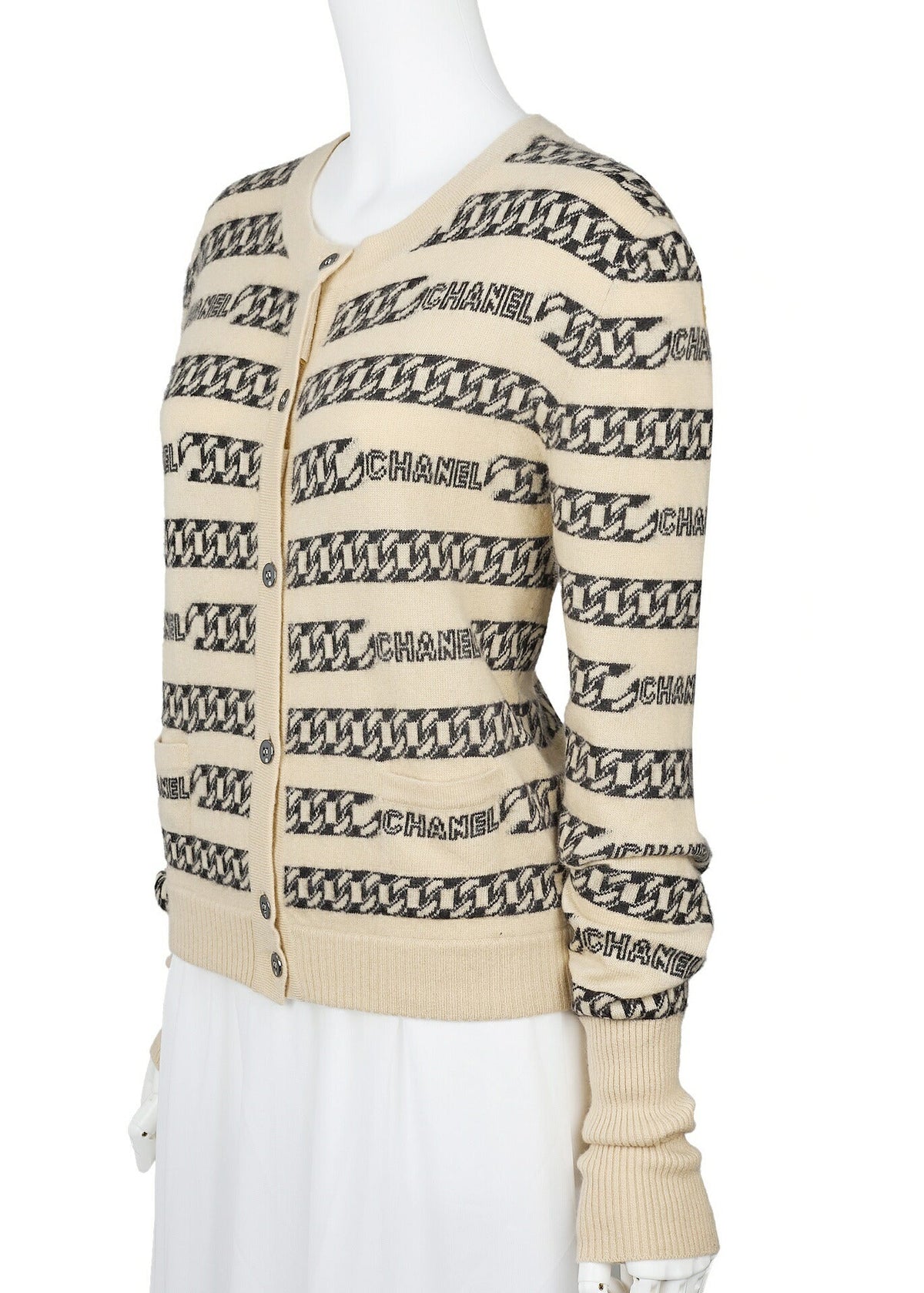 Pre-Owned Cardigan Strickjacke, Coco Button, Kaschmir, Beige, Goldfarbene Hardware, Pre-Owned