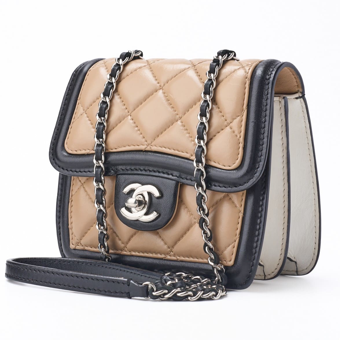 Pre-Owned Mini-Umhängetasche, Matelassé, Drehverschluss, Lammleder, Beige, goldfarbene Metallteile, Pre-Owned