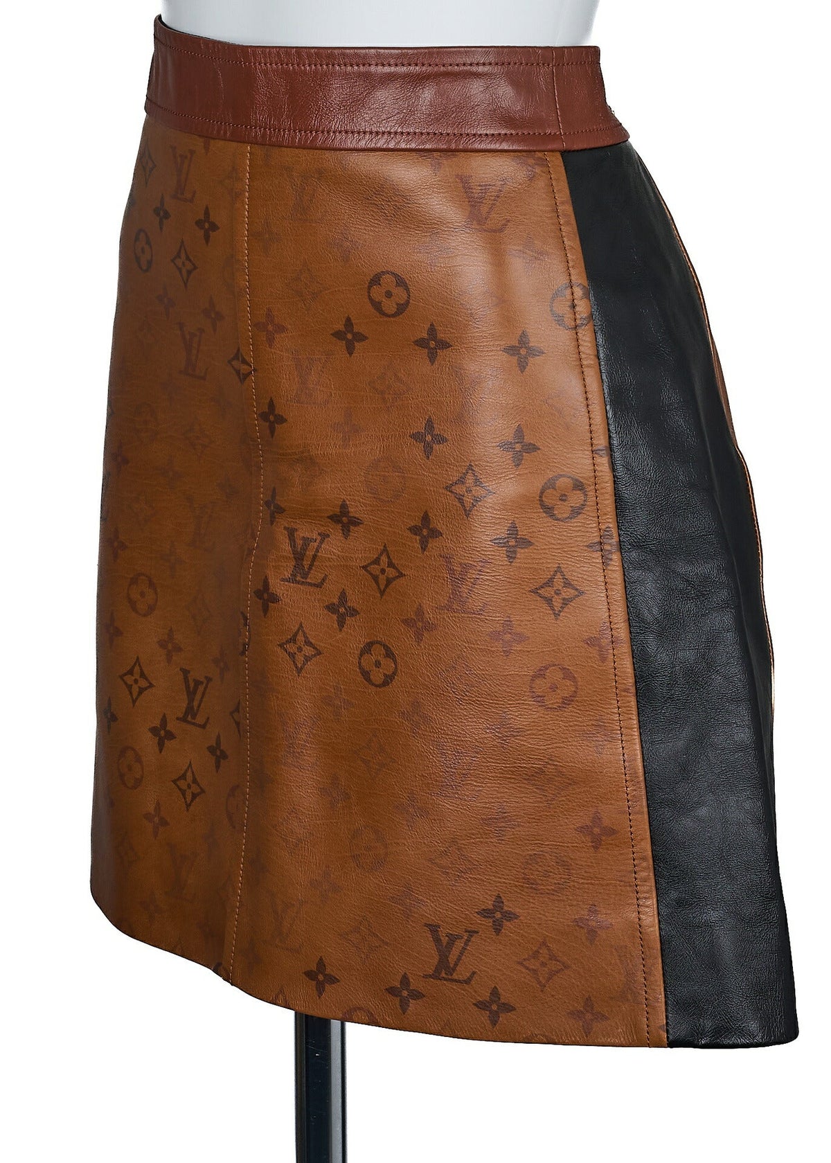 Gebrauchte Vuitton-Rockunterteile, Monogramm-Logo, Rindsleder, Braun, goldfarbene Hardware, Gebraucht