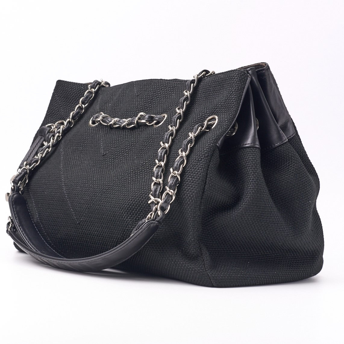 Gebrauchte Umhängetasche, V-Stich, Coco-Charme, Canvas, Schwarz, silberfarbene Metallteile, gebraucht