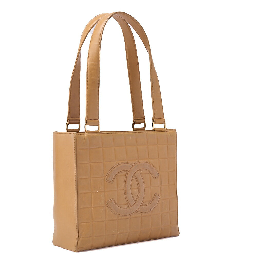Pre-Owned Schultertasche Choco Bar Coco Mark Lammleder Beige Goldfarbene Hardware Pre-Owned