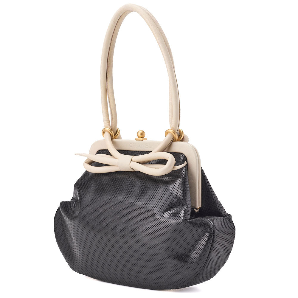 Gebrauchte Schultertasche Gamaguchi Perforiertes Leder Schwarz Goldfarbene Hardware Gebraucht