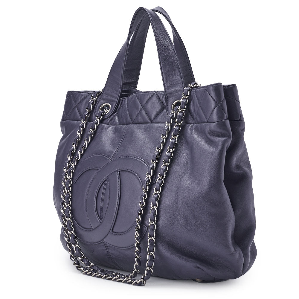 Gebrauchte Schulter-Rucksack-Tasche Matelassé Kette Schulter Lammleder Blau Silberfarbene Hardware Gebraucht
