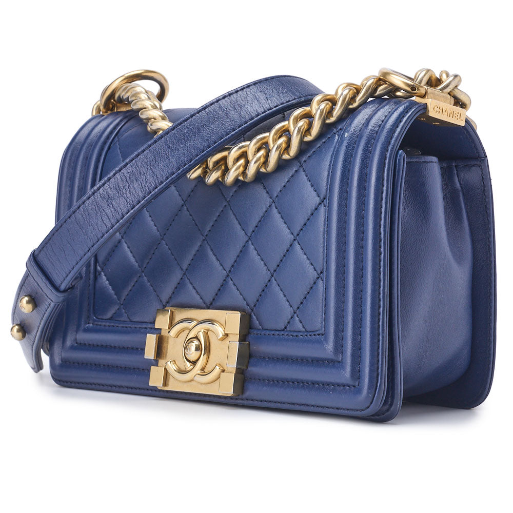 Pre-Owned Boy Matelassé Chain Schultertasche Lammleder Blau Goldfarbene Hardware Pre-Owned