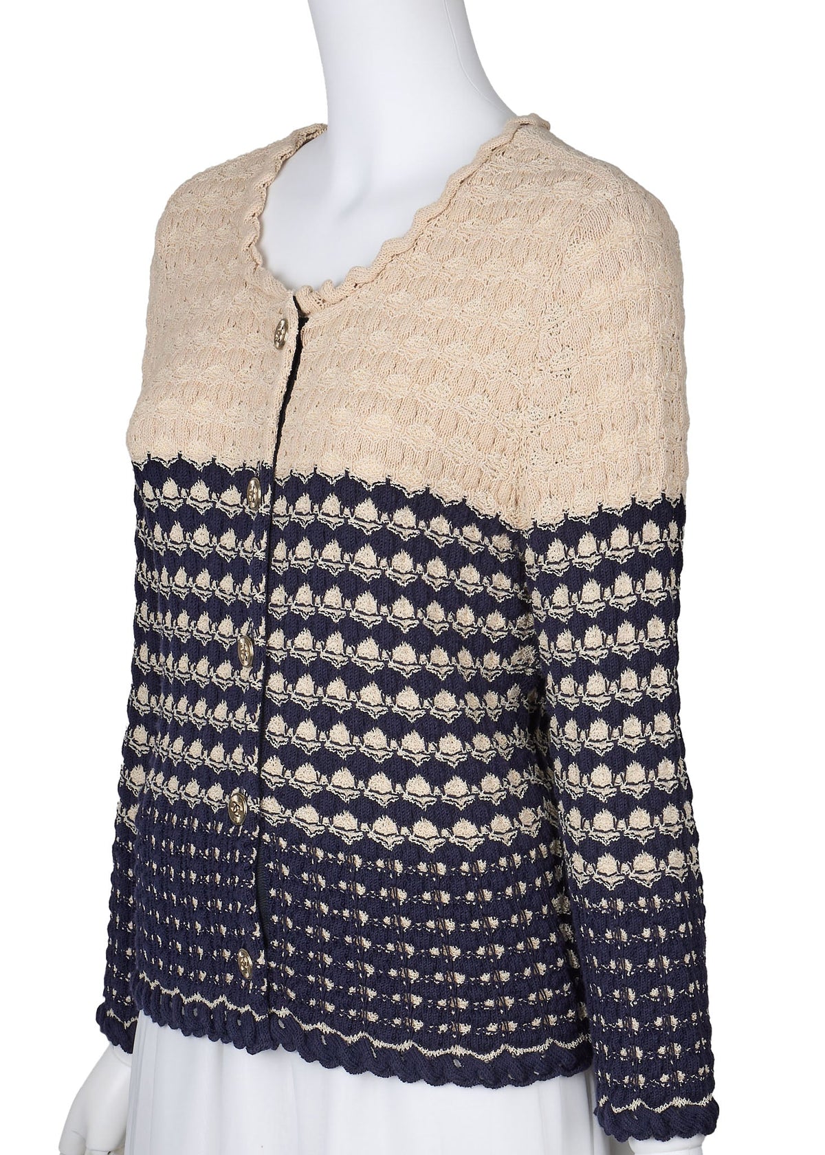 Gebrauchte Strickjacke, Coco-Knopf, Strick, Viskosemischung, Beige, goldfarbene Metallteile, gebraucht