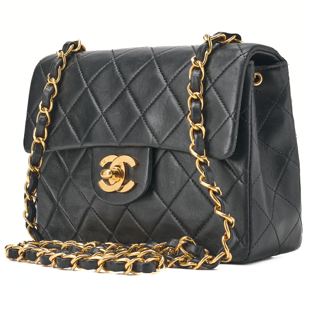 Pre-Owned Chain Shoulder Bag Mini Matelassé Lammleder Schwarz Goldfarbene Hardware Pre-Owned