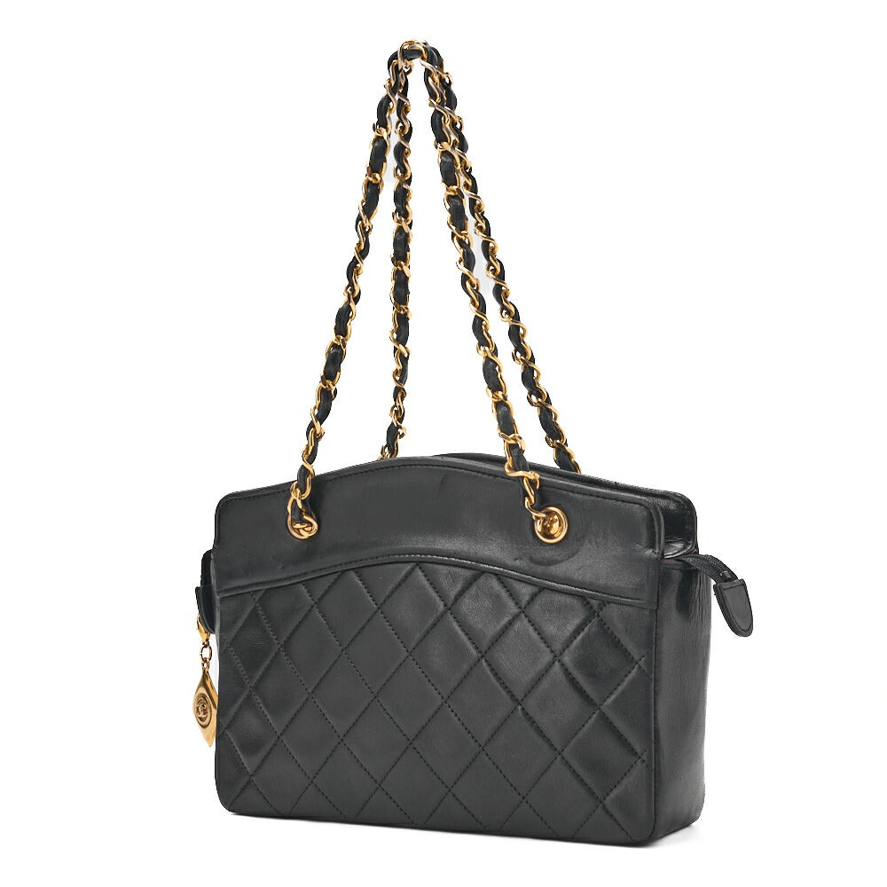 Gebrauchte Handtasche Charm Kette Lammleder Schwarz Goldfarbene Hardware Gebraucht