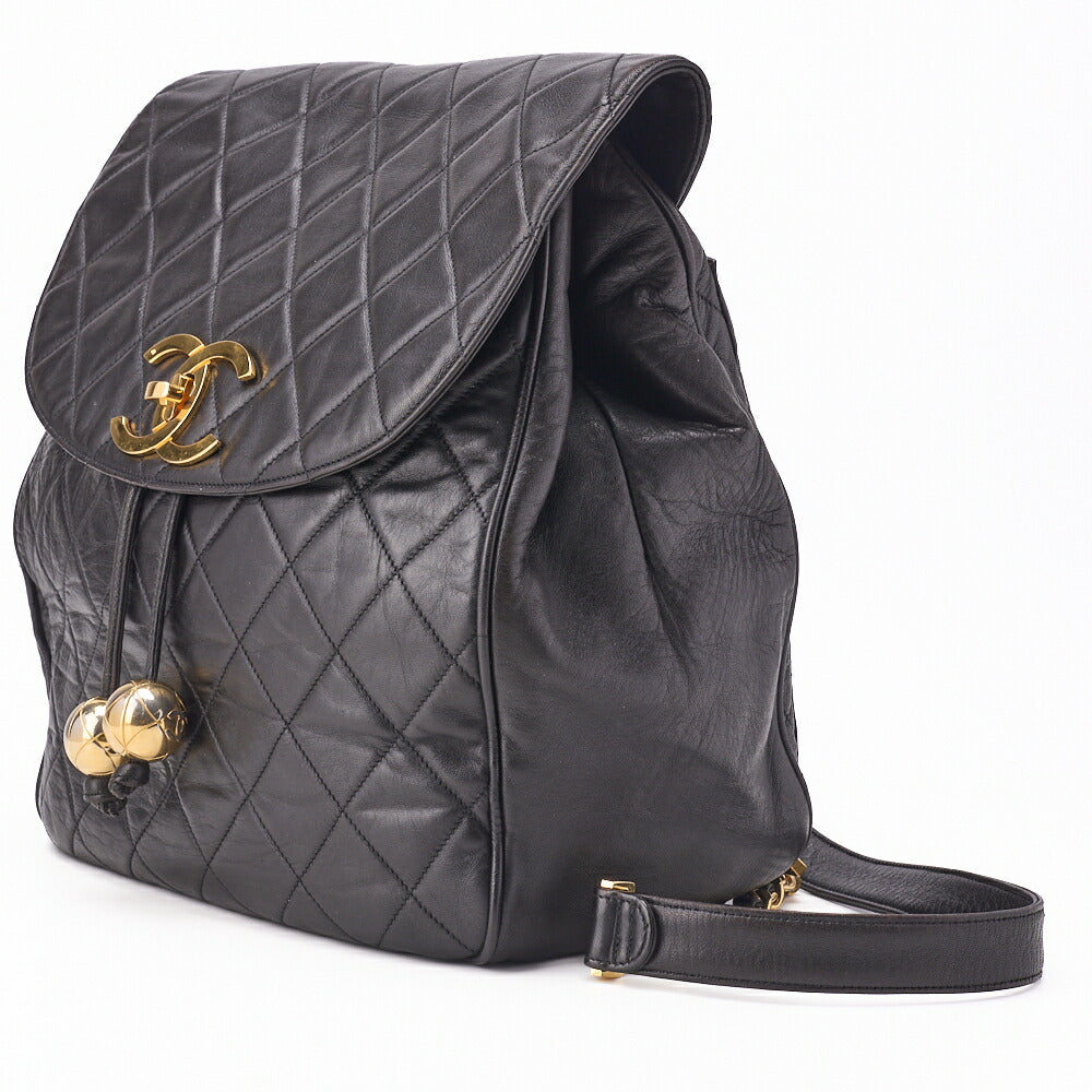 Pre-Owned Schulterrucksack Tasche Matelassé Lammleder Schwarz Goldfarbene Hardware Pre-Owned
