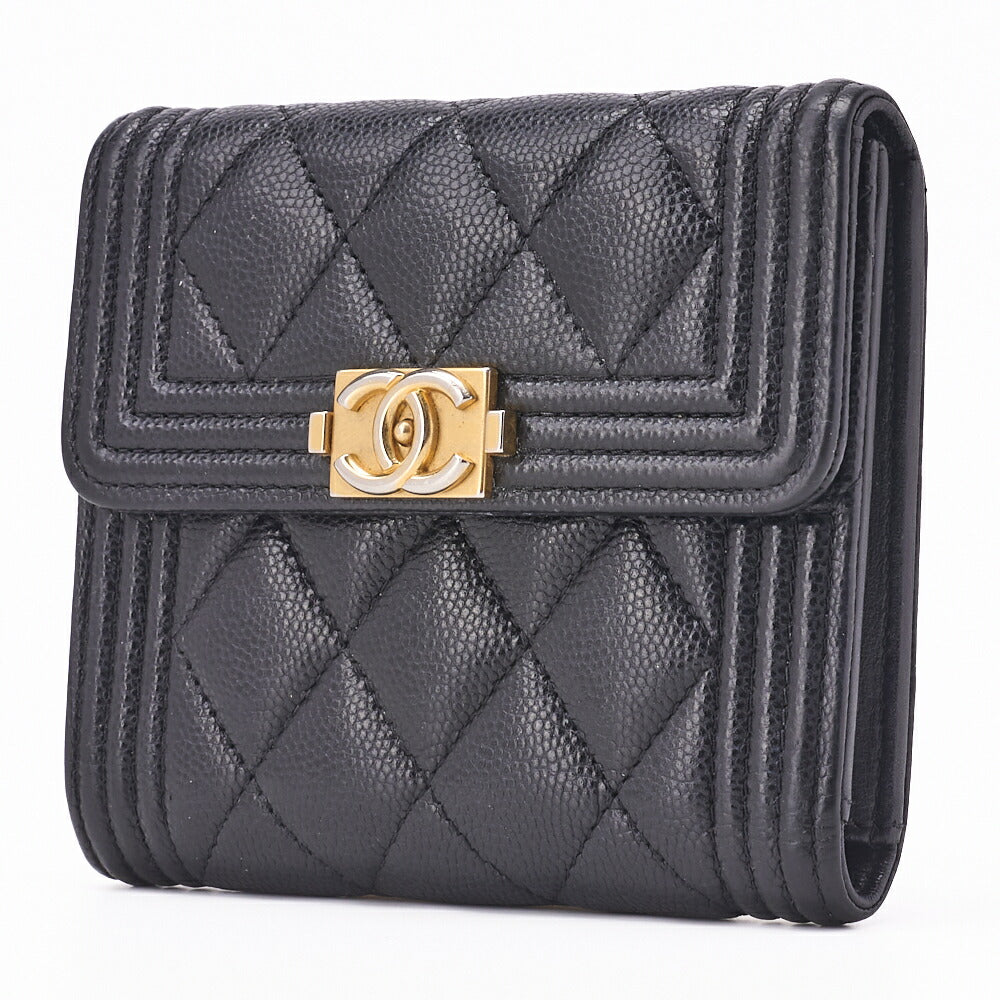 Pre-Owned Boy Matelassé Tri-Fold Compact Wallet Caviar Skin Schwarz Goldfarbene Hardware Pre-Owned
