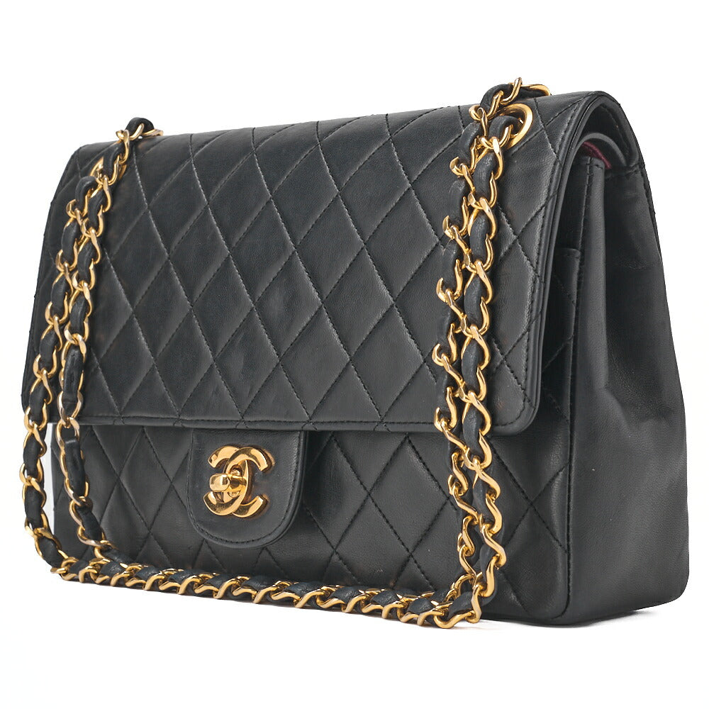 Gebrauchte Schultertasche mit Kette, Matlasse, Drehverschluss, gerade Klappe, Schultertasche mit Kette, Lammleder, schwarz, goldfarbene Hardware, gebraucht