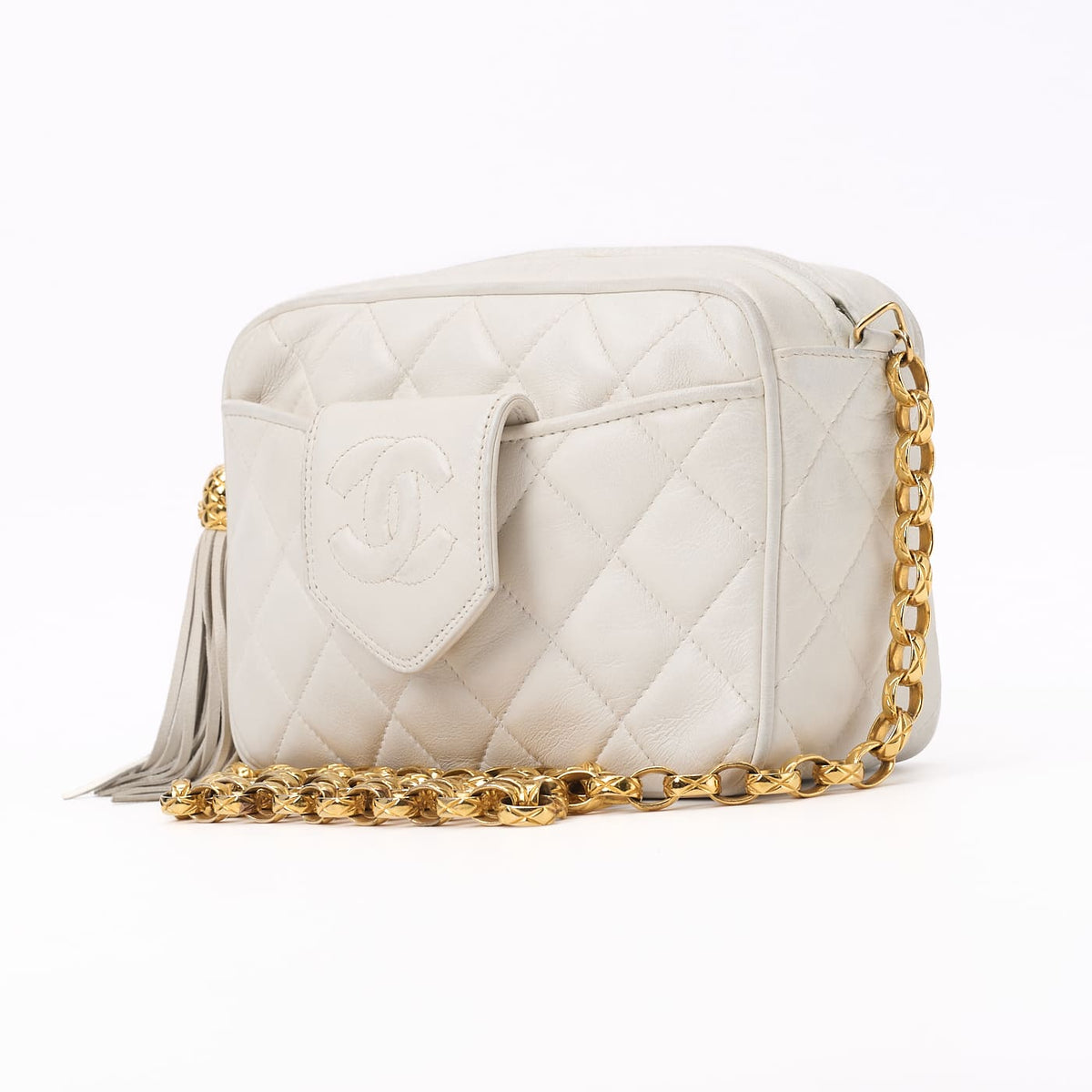 Pre-Owned Schultertasche Mini Matelasse Coco Mark mit Fransen Bijou Chain Lammleder Weiß Goldfarbene Hardware Pre-Owned