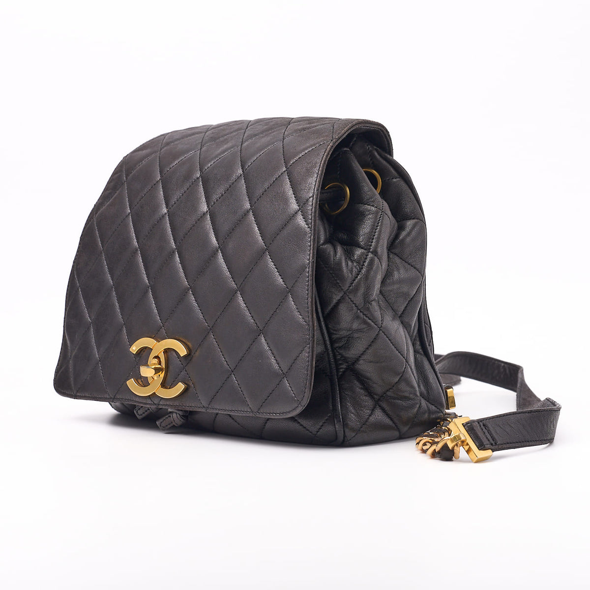 Gebrauchte Rucksacktasche mit Kette, Matelassé, Lammleder, Schwarz, goldfarbene Metallteile, Gebraucht