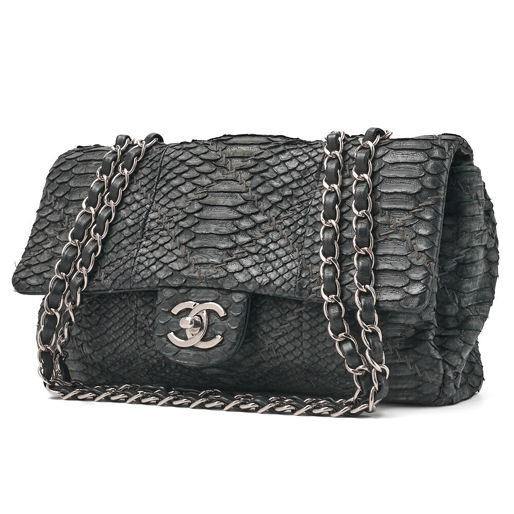 Gebrauchte Umhängetasche, Matelassé-Schultertasche mit Drehverschluss und Kette, Python, Schwarz, goldfarbene Metallteile, gebraucht