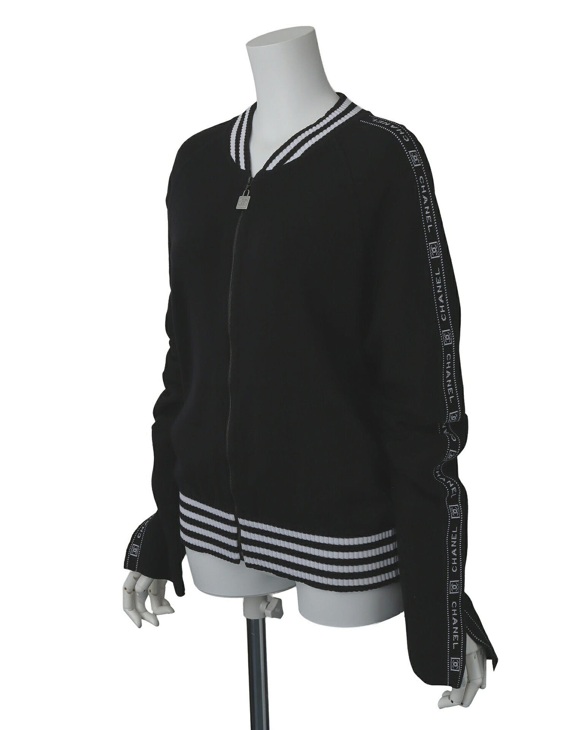 Gebrauchte Oberbekleidungsjacke, Sportsline, Reißverschluss, Baumwolle, Schwarz, silberfarbene Metallteile, Gebraucht